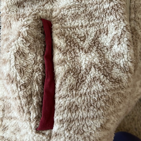 Super warm and fuzzy Billabong jacket - Picture 6 of 7